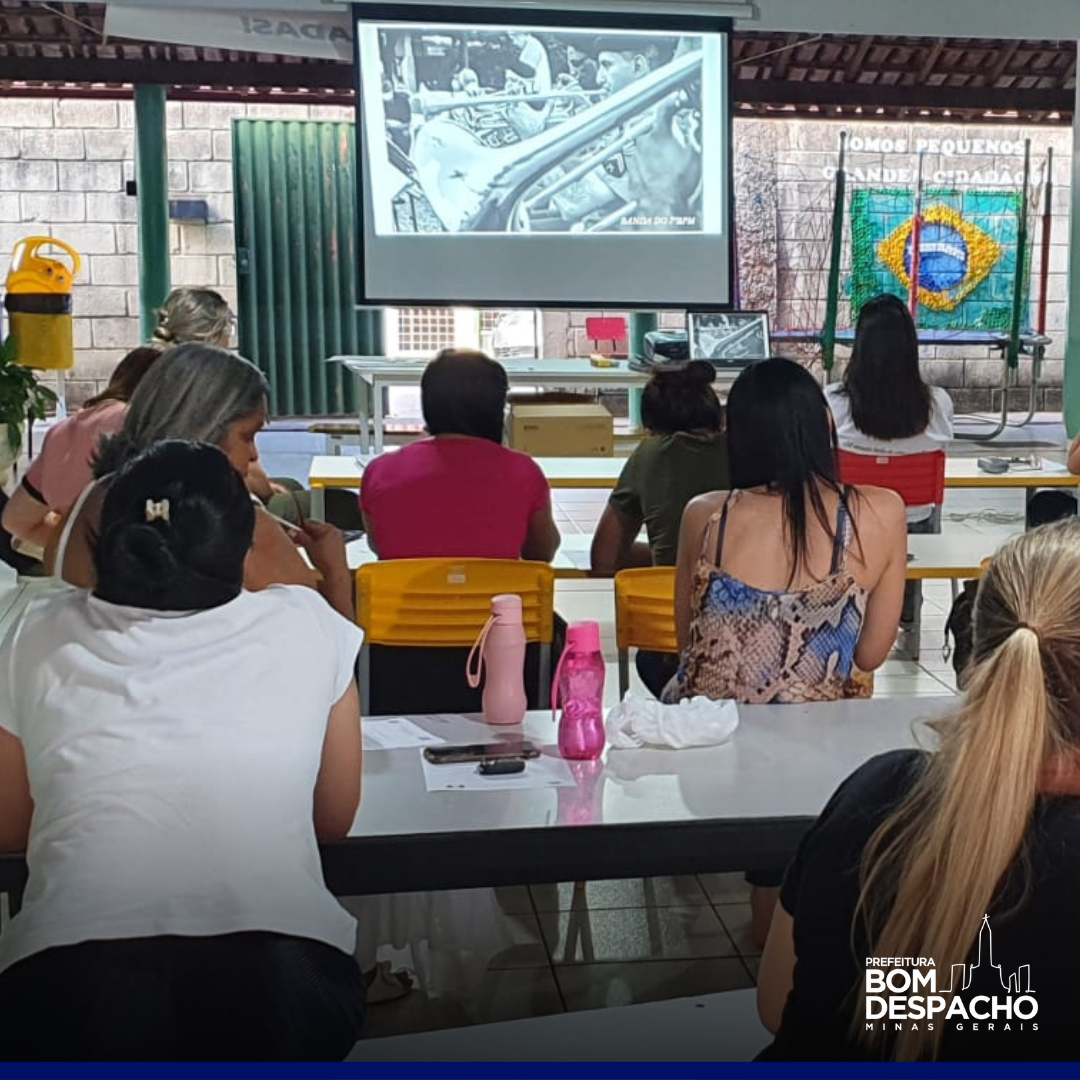 Professoras da Escola Elvino Paiva aprenderam mais sobre o acervo cultural de Bom Despacho